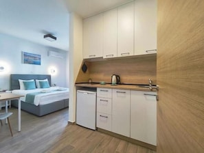 1 habitación, acceso a internet y ropa de cama