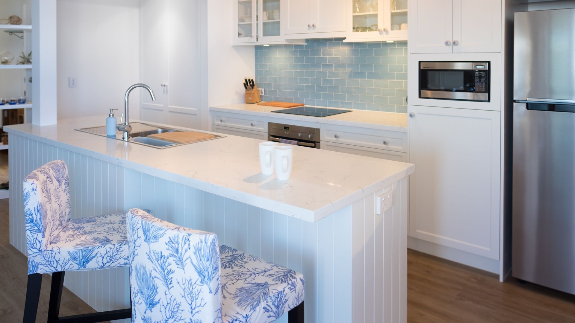 Microwave, oven, dishwasher, coffee/tea maker