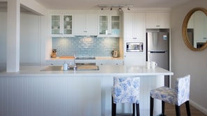 Microwave, oven, dishwasher, coffee/tea maker