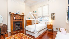 4 bedrooms, desk, iron/ironing board, free WiFi