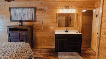 3 bedrooms, iron/ironing board, travel crib, WiFi