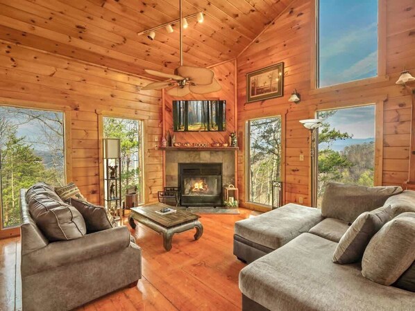 TV, fireplace, offices - Mt views, Firepit, Pickle Ball, Hot Tub, Fireplace (Sevierville)