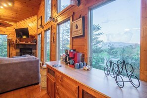 Interior - Mt views, Firepit, Pickle Ball, Hot Tub, Fireplace (Sevierville)