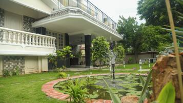 Fachada de la propiedad