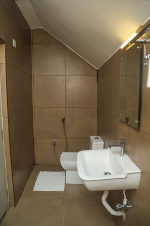 Shower, towels, soap, shampoo