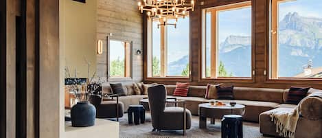 テレビ、暖炉、ステレオ