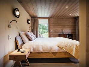 5 habitaciones, tabla de planchar con plancha, wifi y ropa de cama 