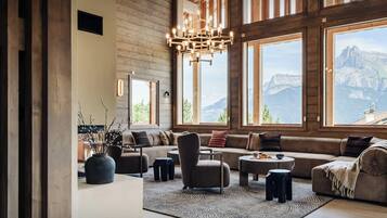 TV, fireplace, stereo