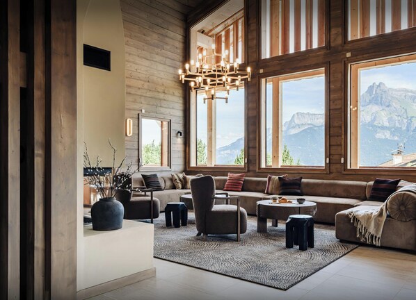 Televisión, chimenea, estéreo