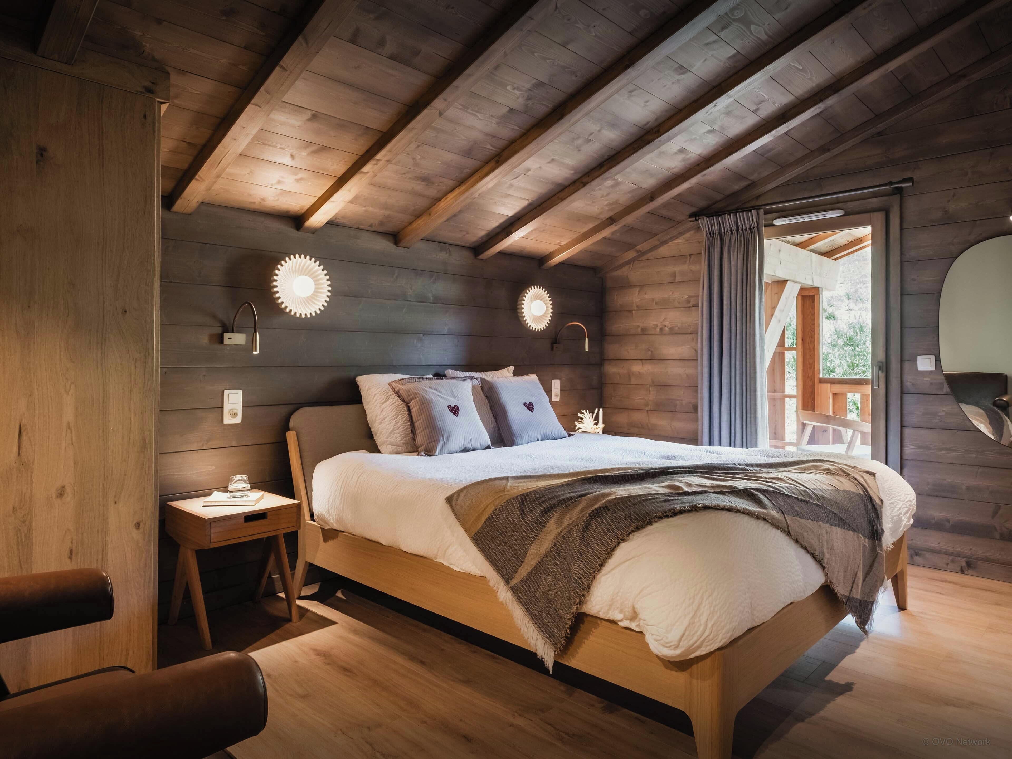 5 slaapkamers, een strijkplank/strijkijzer, wifi, beddengoed