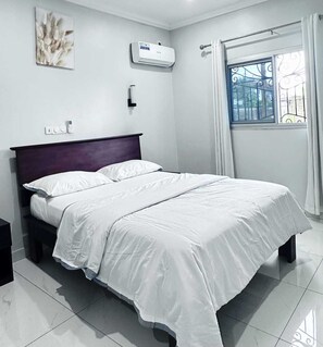 2 bedrooms, iron/ironing board, WiFi, bed sheets