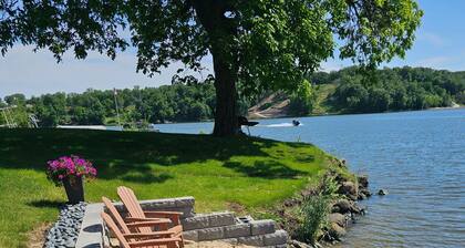 Luxe Modern Lakehouse - Luxe Retreat