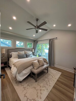 4 bedrooms, desk, iron/ironing board, free WiFi