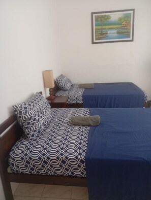 2 chambres, fer et planche à repasser, accès Internet