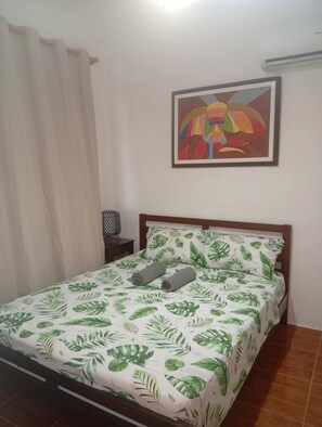 2 slaapkamers, een strijkplank/strijkijzer, internet