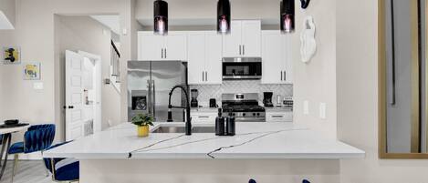 Mikrobølgeovn, ovn, kogeplade, opvaskemaskine