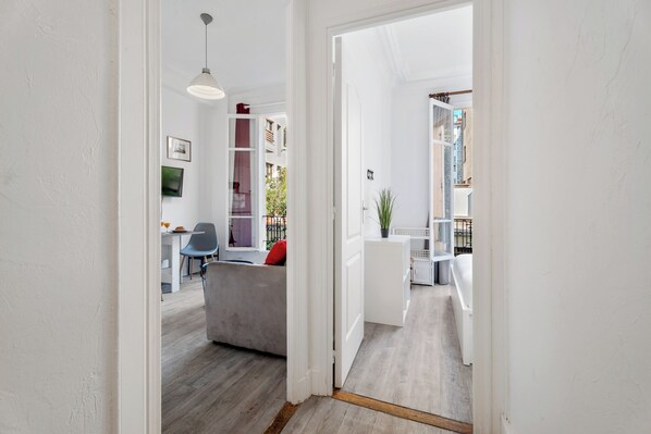 1 habitación, tabla de planchar con plancha, wifi y ropa de cama 