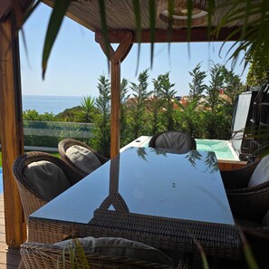 تناول الطعام بالخارج