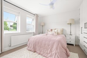 4 chambres, fer et planche à repasser, Wi-Fi, draps fournis