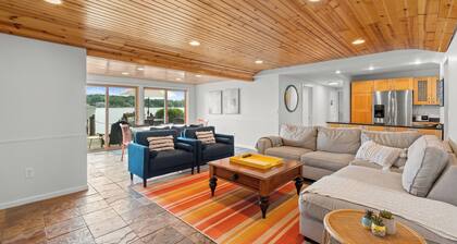 Bonita Springs - Pool - Balcony & Prime Location!