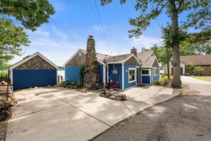 Exterior - Bonita Springs - Pool - Balcony & Prime Location! (White Lake Township)