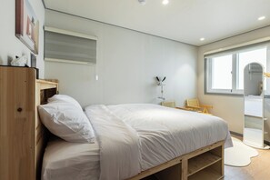 Doppia Standard, 1 letto matrimoniale, bagno privato | Una scrivania, Wi-Fi gratuito, lenzuola