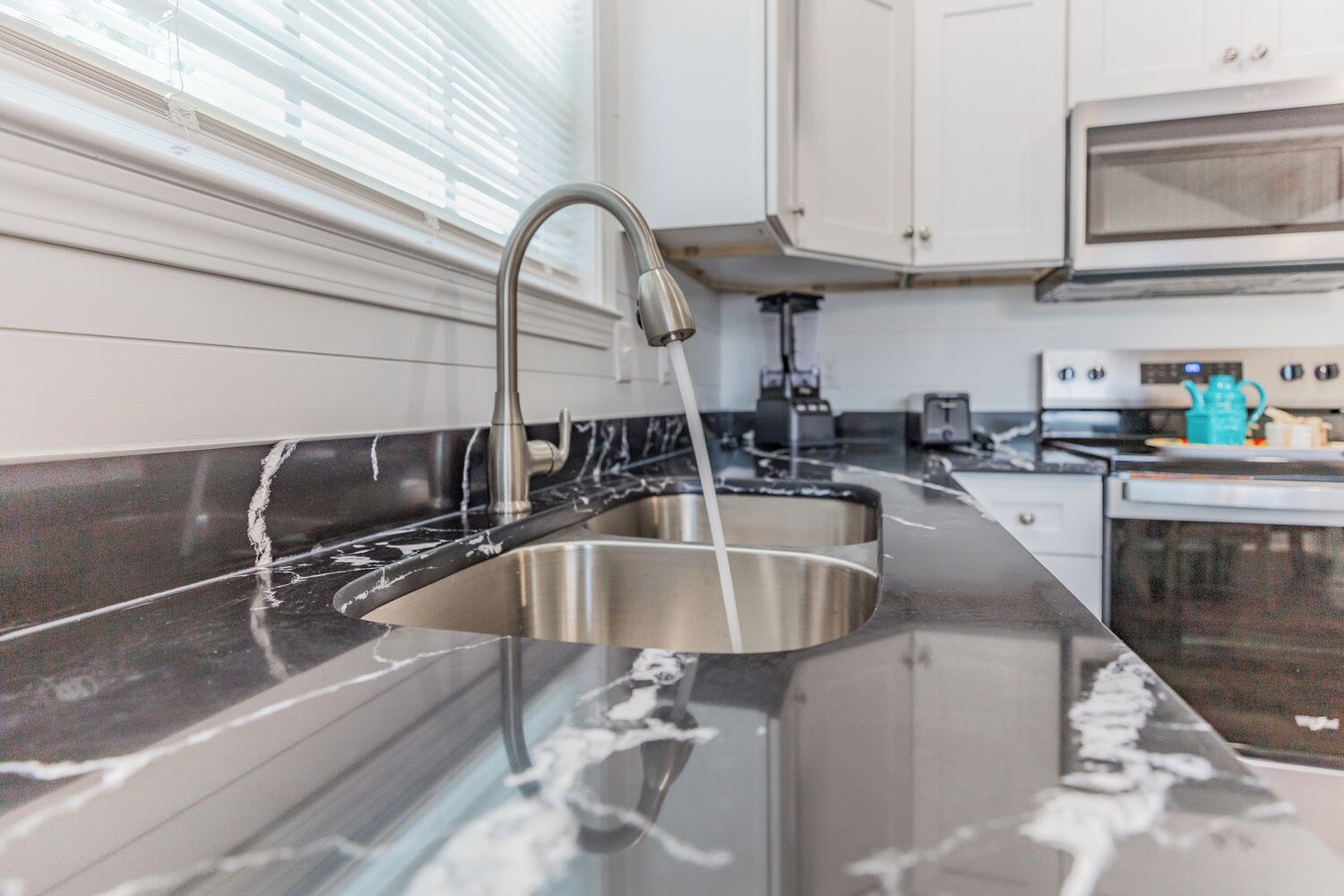 雪櫃、微波爐、焗爐、爐具