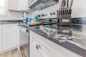 Micro-ondas, fogão, cooktop, lava-louças