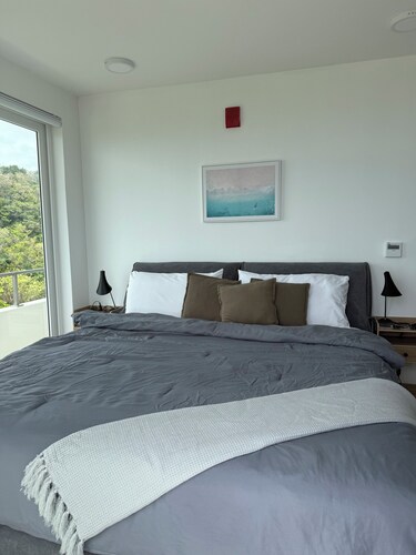 Penthouse at Duna Tower with Incredible Views