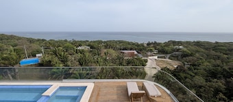 Penthouse at Duna Tower with Incredible Views