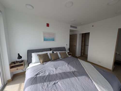 Penthouse at Duna Tower with Incredible Views