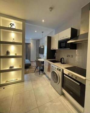 Private kitchen - The Signature Hotel queen studio with balcony #3 (Accra)