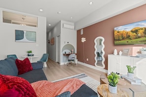 Smart TV, offices - Chic 1BR Unit - Walk to Met - Direct Subway to FIFA (Philadelphia)