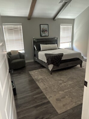 3 bedrooms, iron/ironing board, free WiFi, bed sheets