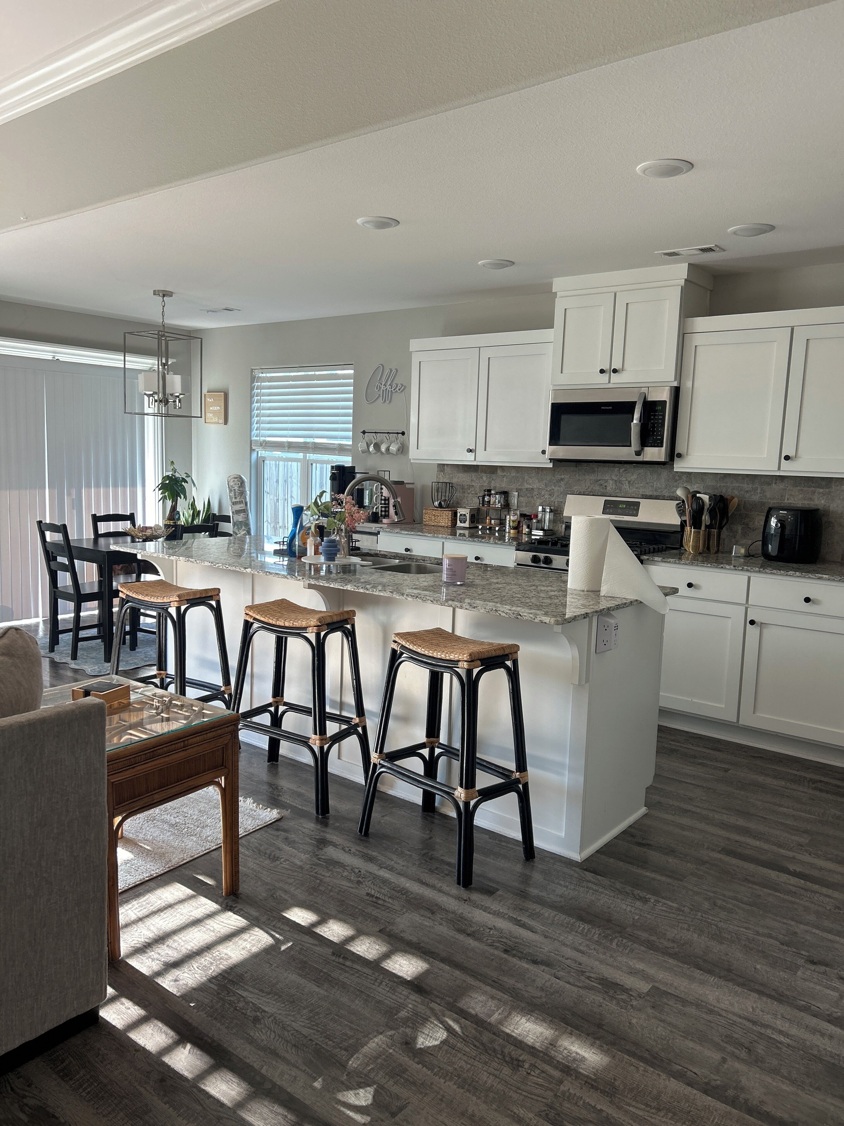 Frigorífic, microones, forn i placa de cuina 