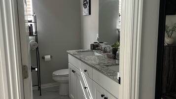 Jetted tub, hair dryer, towels, toilet paper