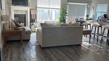 TV, fireplace