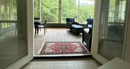 Come to Serenity Cove to relax. Nestled in the mountains and Lake Chatuge.