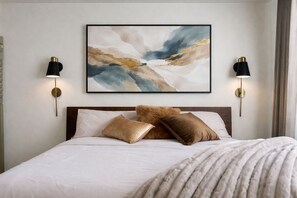 2 bedrooms, desk, iron/ironing board, WiFi