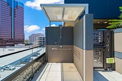 Modern Getaway / Heart of Long Beach