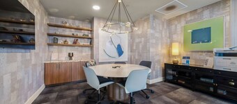 Modern Getaway / Heart of Long Beach