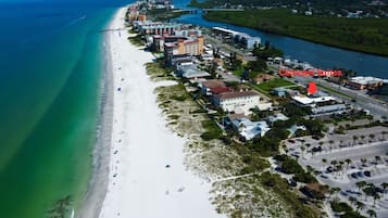 Una playa cerca