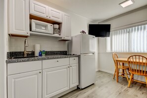 冰箱、微波炉、炉灶、茶具/咖啡用具