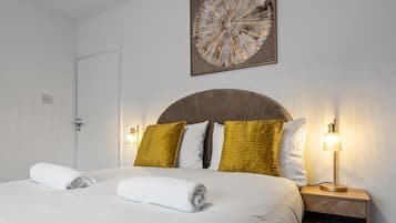 4 bedrooms, iron/ironing board, free WiFi, bed sheets