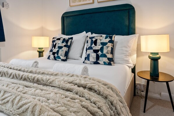 4 bedrooms, iron/ironing board, free WiFi, bed sheets