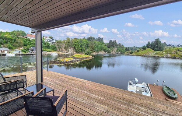 Terrace/patio - Amazing home in Bremnes with WiFi (Bremnes)