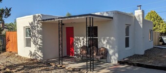 Stylish Adobe house, private yard & parking in downtown Cortez