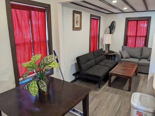 Stylish Adobe house, private yard & parking in downtown Cortez