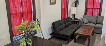 Stylish Adobe house, private yard & parking in downtown Cortez