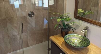 Stylish Adobe house, private yard & parking in downtown Cortez